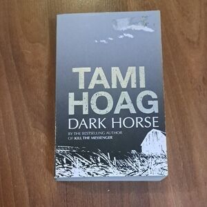 Tami Hoag 'Dark Horse' Book